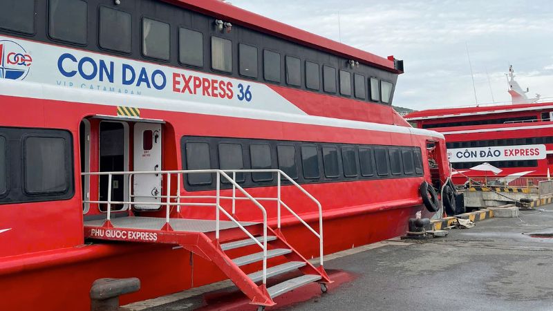 Lối lên tàu Côn Đảo Express 36