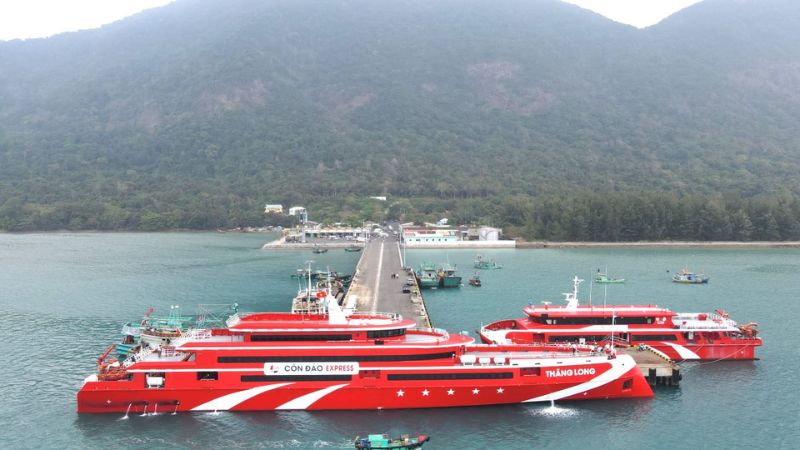 Tàu Thăng Long cập cảng Bến Đầm Côn Đảo