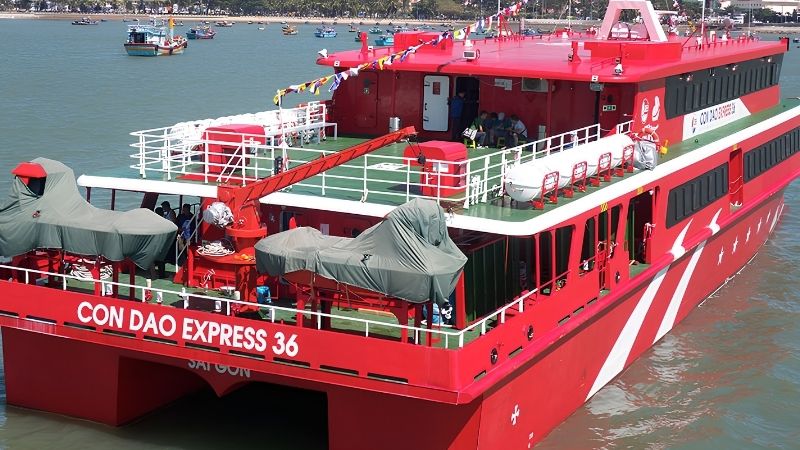 Boong ngoài trời trên tàu Côn Đảo 36 Express