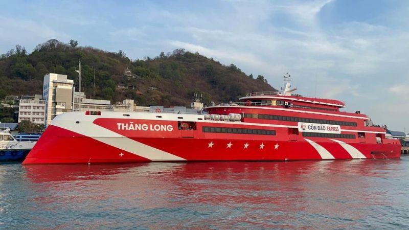 Siêu tàu Thăng Long tại cảng Cầu Đá đã chuẩn bị khởi hành